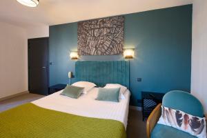 Hotels The Originals Boutique, Hotel La Colonne de Bronze, Saint-Valery-sur-Somme (Inter-Hotel) : photos des chambres