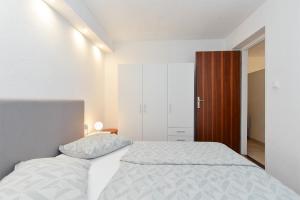 Apartment room in Apartments Plominska 938
