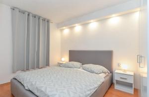 Apartments Plominska 938 