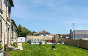 Maisons de vacances Nice Home In Loge- Fougereuse With Outdoor Swimming Pool, Wifi And Private Swimming Pool : photos des chambres