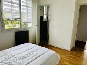 Maisons de vacances Maison T4 a Cambo-les-Bains: 5 couchages, jardin arbore, balcon, cheminee, animaux acceptes, Wi-Fi fibre - FR-1-495-114 : photos des chambres