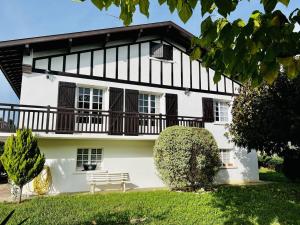 Maisons de vacances Maison T4 a Cambo-les-Bains: 5 couchages, jardin arbore, balcon, cheminee, animaux acceptes, Wi-Fi fibre - FR-1-495-114 : Maison de Vacances