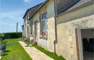 Maisons de vacances Stunning Home In Loge Fougereuse With Wifi, Heated Swimming Pool And Private Swimming Pool : photos des chambres