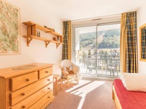 Appartement lumineux 2 pièces, 6 couchages, proche pistes et commerces, avec parking et balcon - FR-1-330F-114