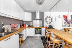 Lovely townhouse in a lively area close to the old Nice