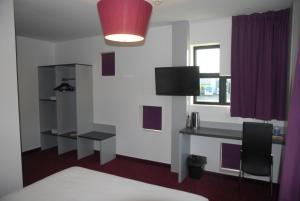 Superior Double Room room in Kyriad Evreux - Netreville