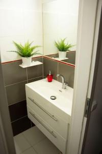 Balcony King Suite 12 min from Charles Bridge