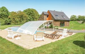 Maisons de vacances Amazing Home In St Martin Des Pres With Kitchen : photos des chambres