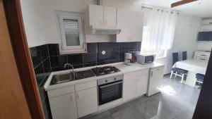 Apartment in Ljubac with sea view, balcony, air conditioning, WiFi 809-3