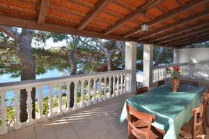 Holiday home in Karbuni with sea view, balcony, air conditioning, WiFi 5095-1