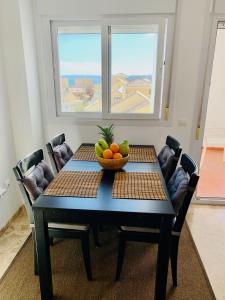 Penthouse mit private Dachterrasse und Blick auf das Meer, Berge ,Hafen