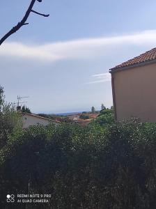 T2 aperçu mer à Janas complètement renové