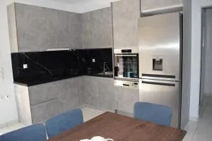 Black & White Apartments - Divarata