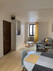 Appartements Aubenas : Beau studio, proche du chateau : photos des chambres