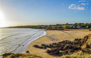Maisons de vacances Beautiful Home In Moelan-Sur-Mer : photos des chambres