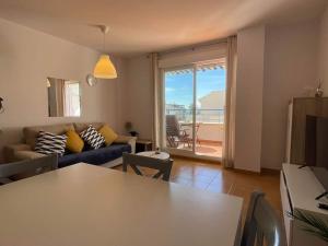 South facing 1 bed apartment, near beach