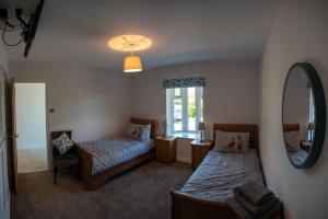 Country Crabtree Bungalow with large wild garden