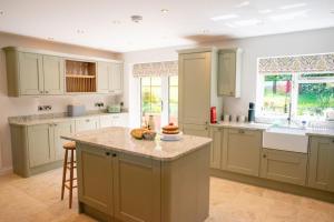 Country Crabtree Bungalow with large wild garden