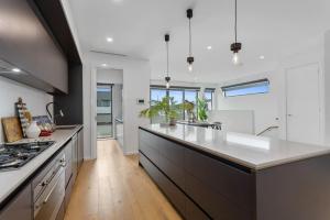 Modern Spacious Coastal 4 Bedroom Town House