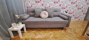 6-Pack Apartment in the Party District