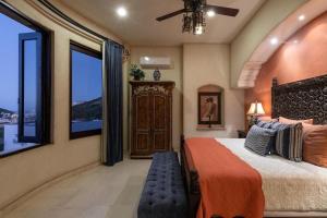 Stunning 6BD Pedregal Villa Maria