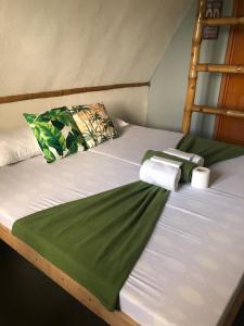 Beach Front Hut - Faith Bay Huts 1