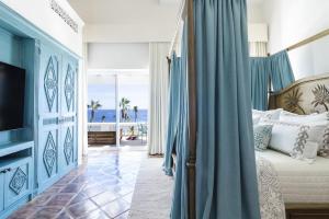 Luxurious 5bd Del Mar Palmilla Villa Staffed and Swimmable Beach