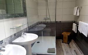 Hotels Le Richelieu Bacchus : Chambre Quadruple