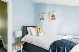 Weekly Monthly deal-4 Beds-Large House-Driveway By Lima Apartments LTD