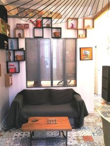 plein coeur du quartier du Panier . Chaleureux T2.