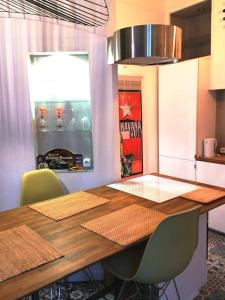 plein coeur du quartier du Panier . Chaleureux T2.