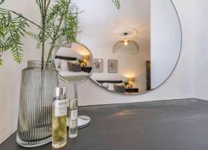 St Marg’s Hideaway; Grade II listed luxury apartment in the heart of Cheltenham - gateway to the Cotswolds! Sleeps 4 - outdoor seating and free private parking!