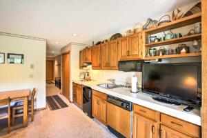 Condo on First Green with Deck at Schuss Mountain!