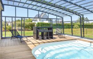 Maisons de vacances Amazing Home In Plouzec With 4 Bedrooms, Outdoor Swimming Pool And Heated Swimming Pool : photos des chambres