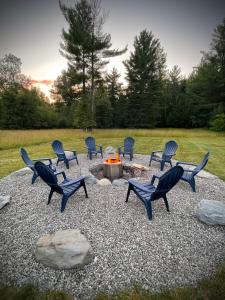 HGTV Log Cabin near Lake Willoughby, Burke, Jaypeak ang Kingdom Trails
