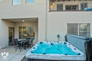 Zion Village Elements 2, Private Backyard Hot Tub - Leeds