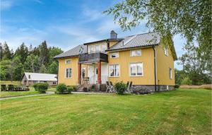 3 Bedroom Nice Home In Kalv