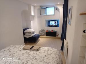 Charming and Modern Cave in the Heart of the Port