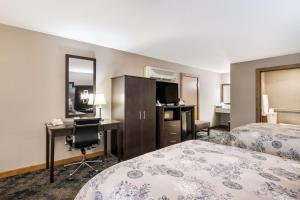 Queen Room with Two Queen Beds - Disability Access/Non-Smoking room in Best Western Windsor Inn