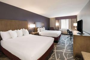 Queen Room with Two Queen Beds room in Best Western McMinnville Inn