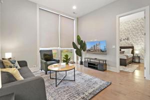 Modern 1BR Chicago Apartment - Crosby 204