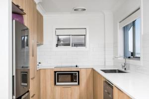 Absolute Beachfront Apartment 4T