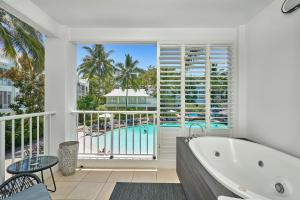 Luxury 2 Bedroom Beach Club Apartment