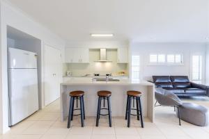 13 Morna Point Rd pet friendly boat parking house on one level