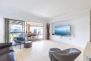 13 Morna Point Rd pet friendly boat parking house on one level