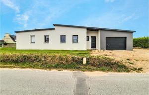 3 Bedroom Awesome Home In Plouguerneau - 4hvězdičkové hotely ve městě Plouguerneau