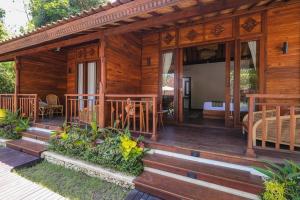 Phòng Nhìn ra Hồ bơi - Giường cỡ King (Pool View Room - King Bed)