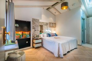 Deluxe Queen Room room in The Melegran