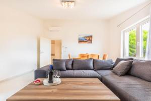 Paramount Apartments