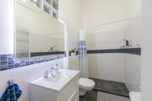 Downtown GEM AirCond close to Heroes square